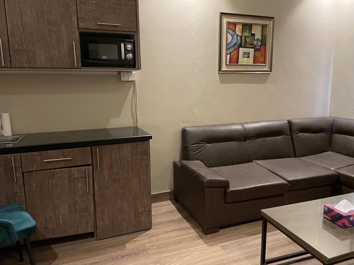 Hamsun Suites  Karachi Extérieur photo