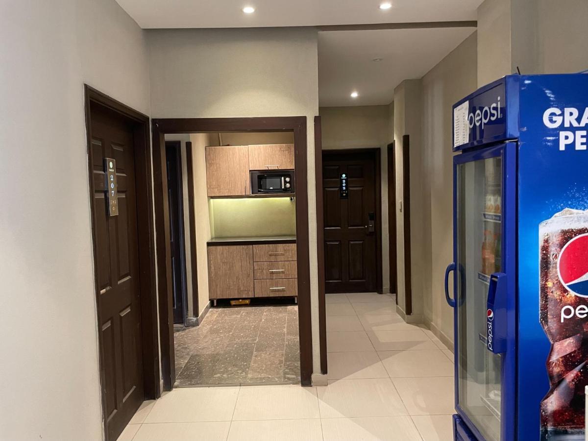 Hamsun Suites  Karachi Extérieur photo