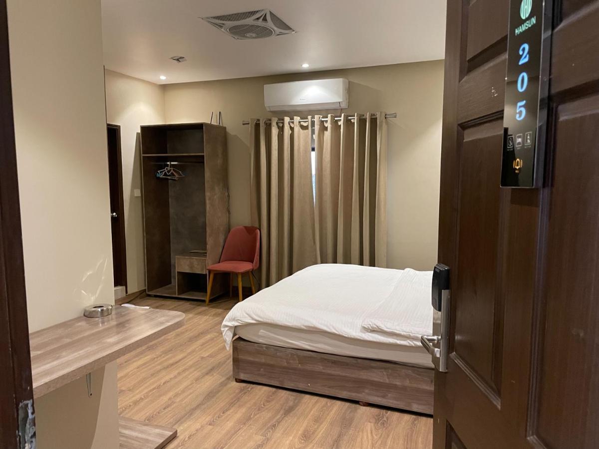 Hamsun Suites  Karachi Extérieur photo