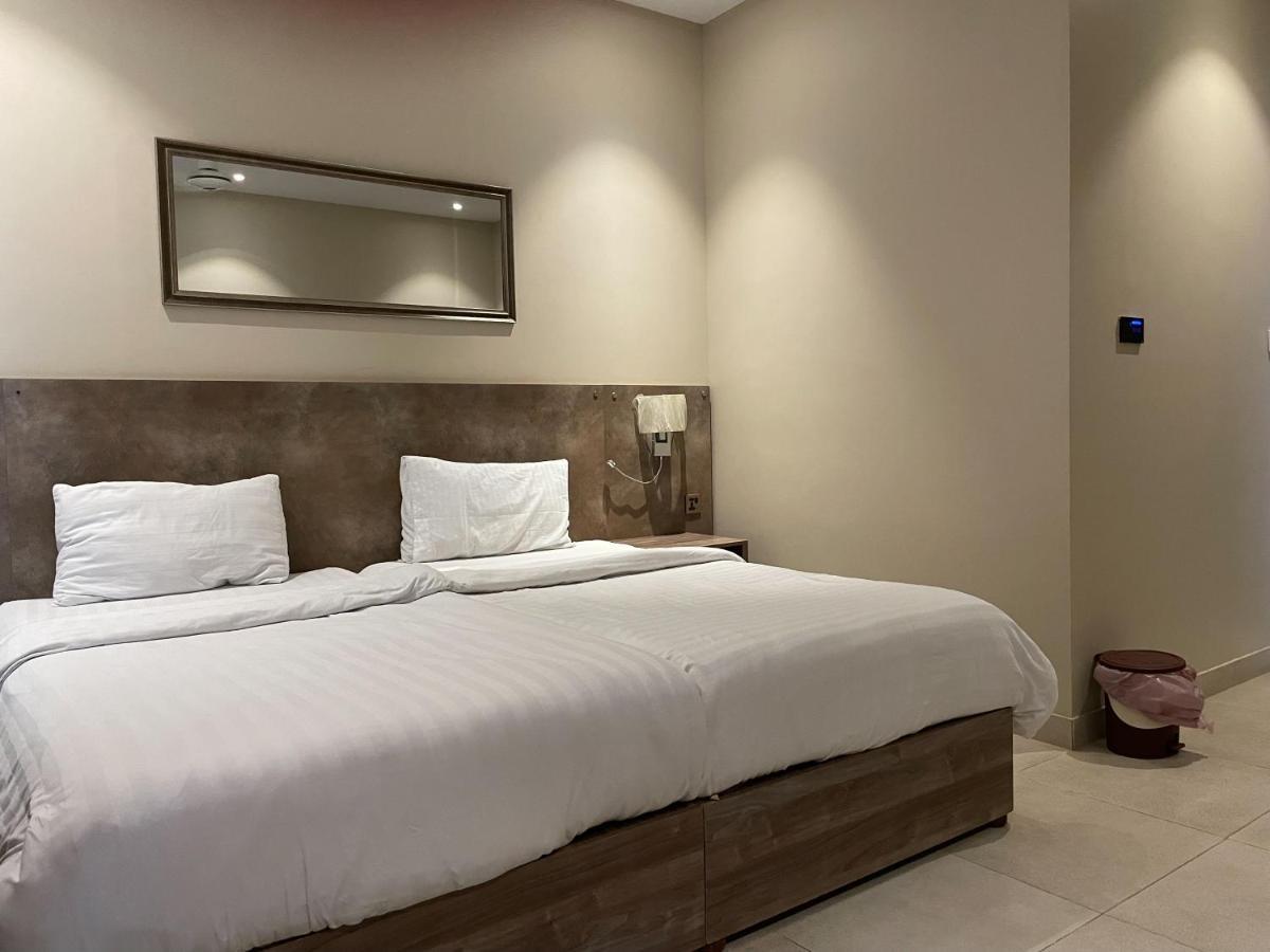 Hamsun Suites  Karachi Extérieur photo