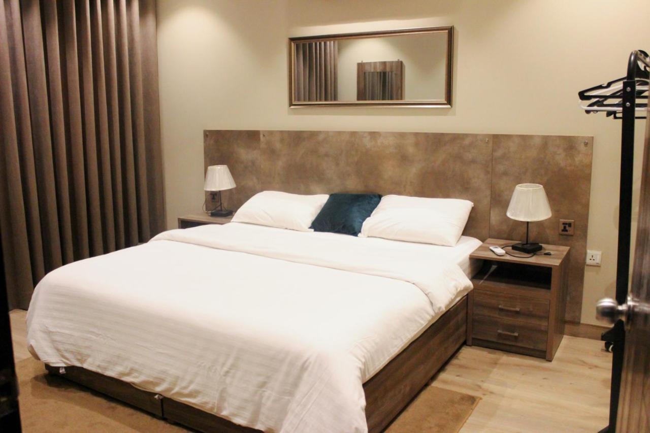 Hamsun Suites  Karachi Extérieur photo
