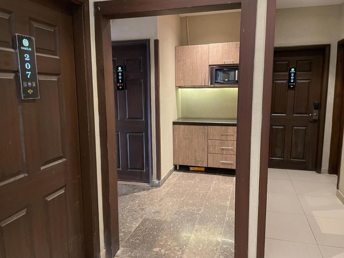 Hamsun Suites  Karachi Extérieur photo