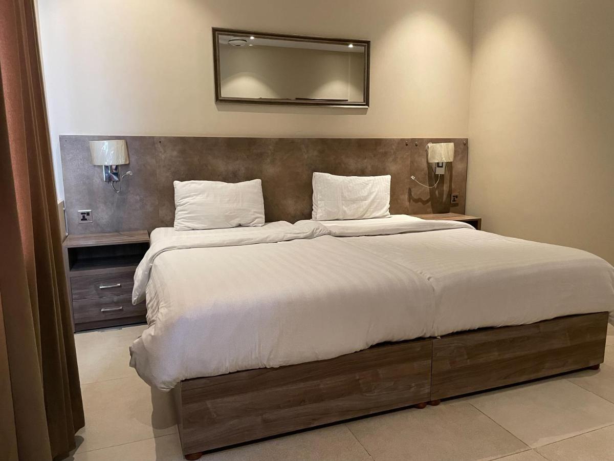 Hamsun Suites  Karachi Extérieur photo
