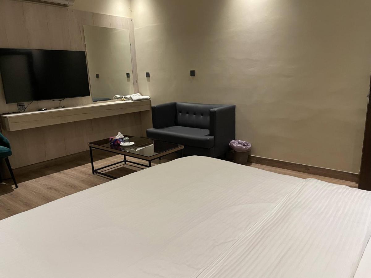 Hamsun Suites  Karachi Extérieur photo
