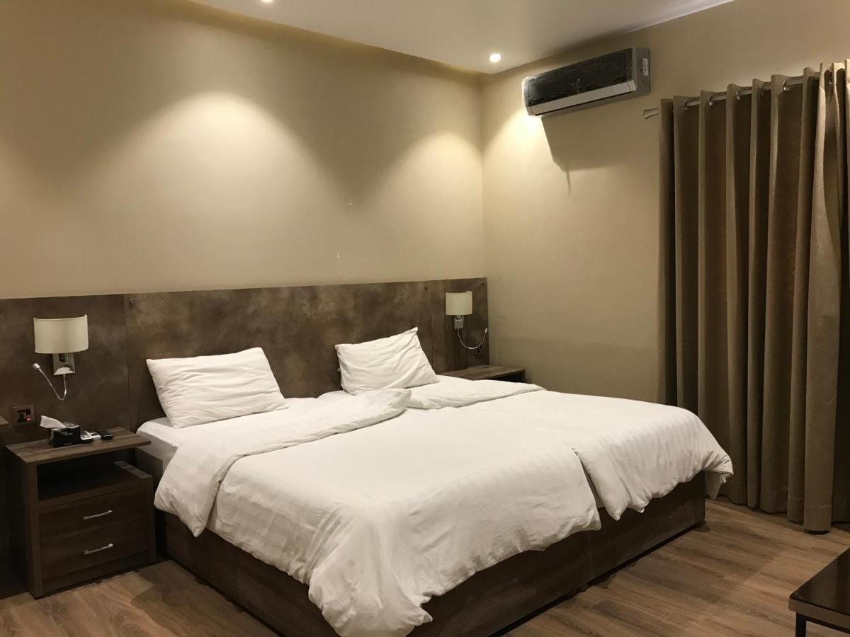 Hamsun Suites  Karachi Extérieur photo