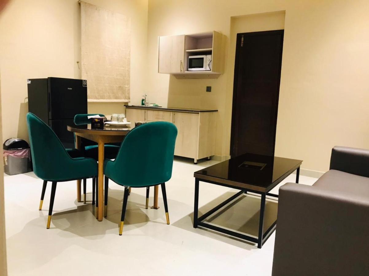 Hamsun Suites  Karachi Extérieur photo
