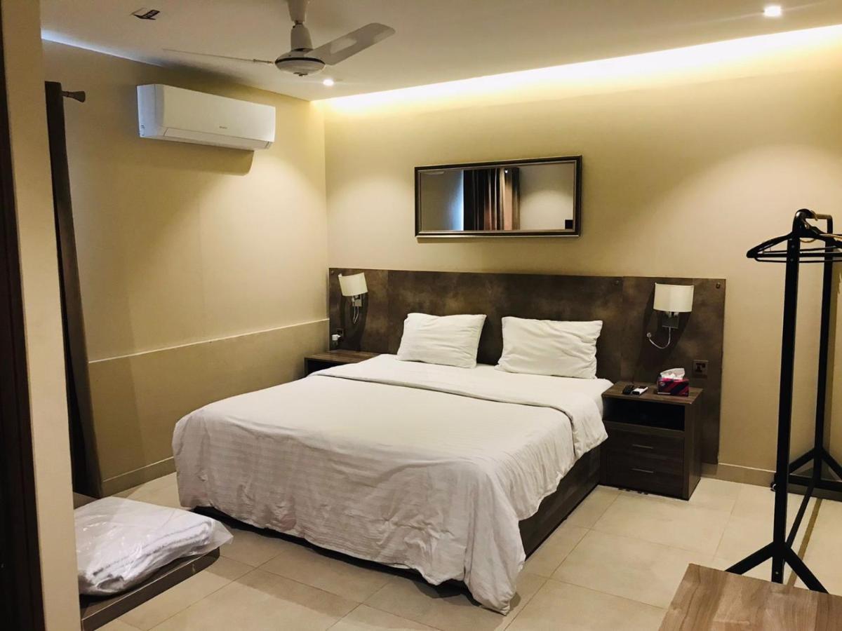 Hamsun Suites  Karachi Extérieur photo