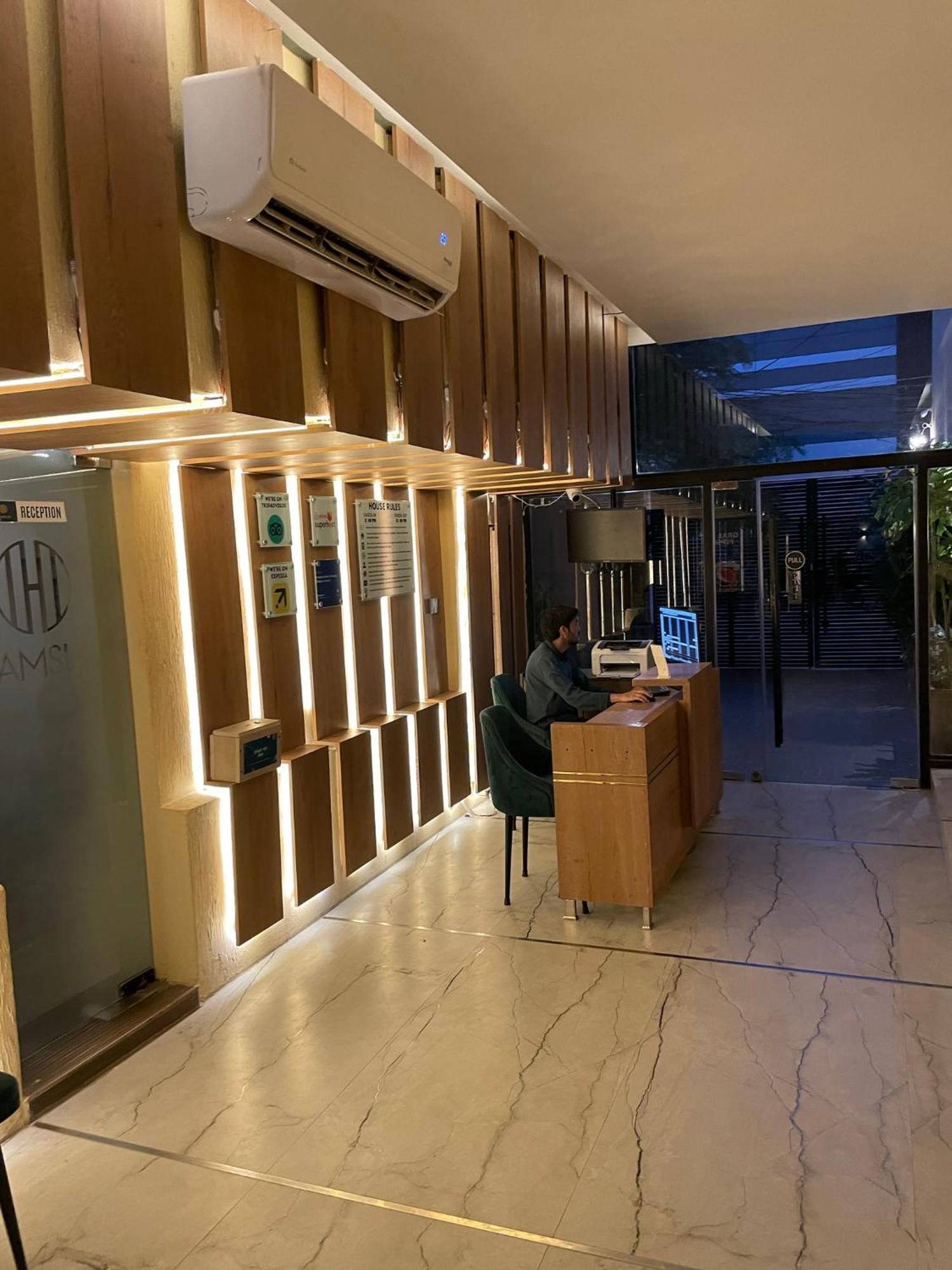 Hamsun Suites  Karachi Extérieur photo