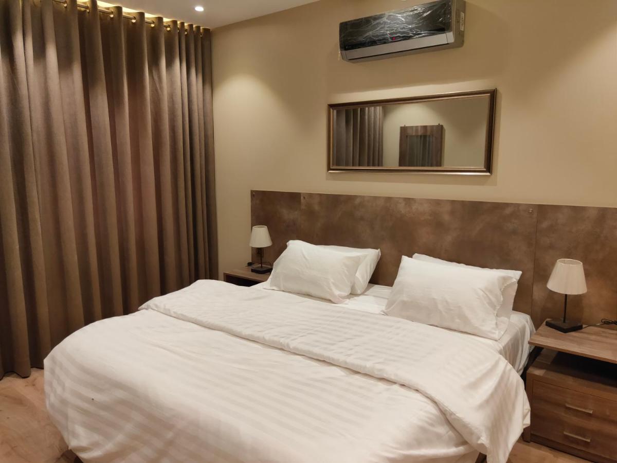 Hamsun Suites  Karachi Extérieur photo